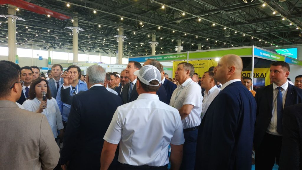 Брянский губернатор участвует в международном форуме «АгроВолга-2022»